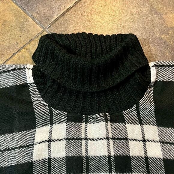 Multiples Buffalo Plaid Turtleneck Fringe Poncho Small - Picture 5 of 8